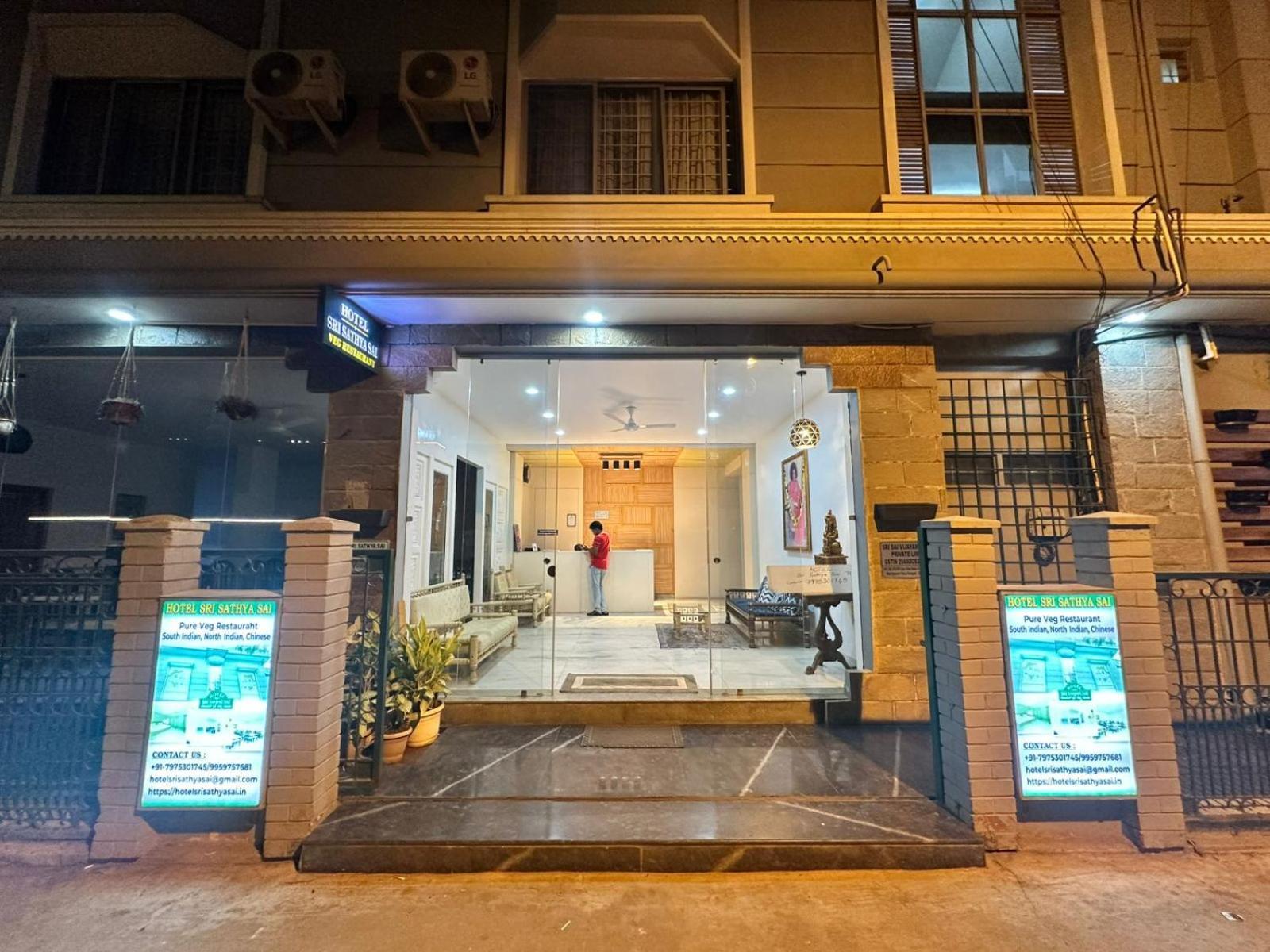 Hotel Sri Sathya Sai Bangalore Ngoại thất bức ảnh